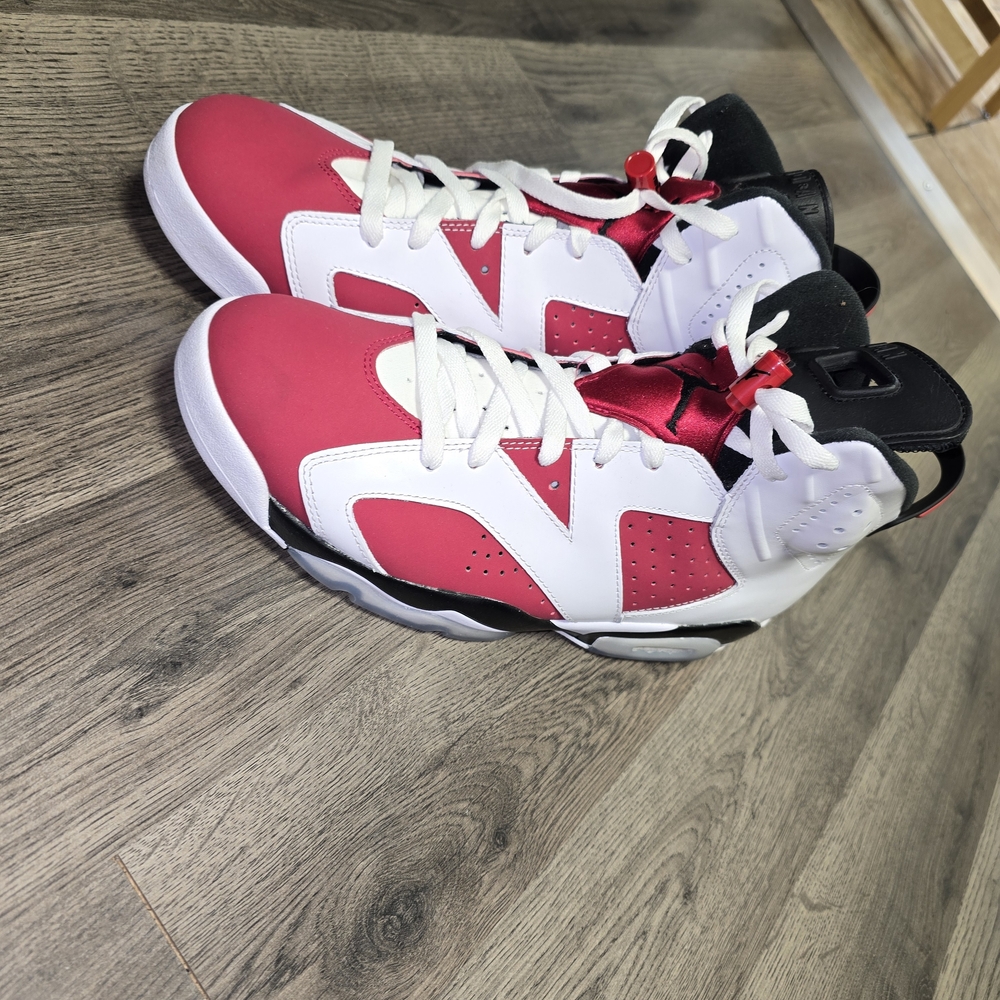 Air Jordan 6 Retro Sneakers - Picture 4 of 6